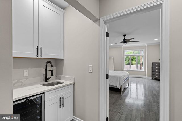 933 S 3RD ST, Philadelphia, PA 19147