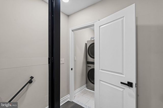 933 S 3RD ST, Philadelphia, PA 19147