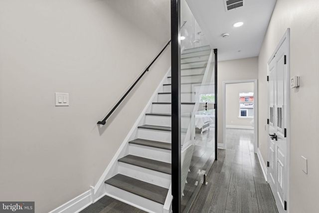 933 S 3RD ST, Philadelphia, PA 19147