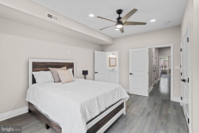 933 S 3RD ST, Philadelphia, PA 19147