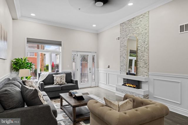 933 S 3RD ST, Philadelphia, PA 19147