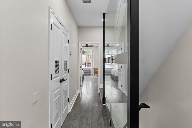 933 S 3RD ST, Philadelphia, PA 19147