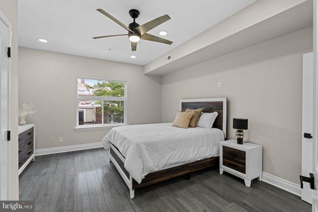 933 S 3RD ST, Philadelphia, PA 19147