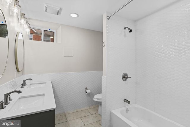 933 S 3RD ST, Philadelphia, PA 19147