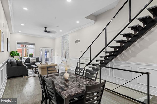 933 S 3RD ST, Philadelphia, PA 19147