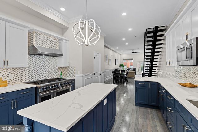 933 S 3RD ST, Philadelphia, PA 19147