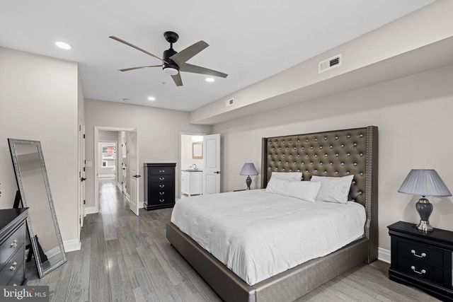 933 S 3RD ST, Philadelphia, PA 19147