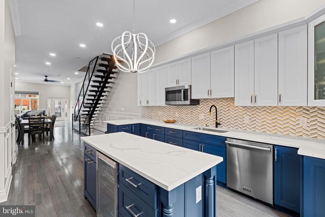 933 S 3RD ST, Philadelphia, PA 19147