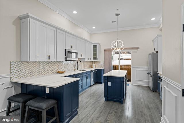 933 S 3RD ST, Philadelphia, PA 19147