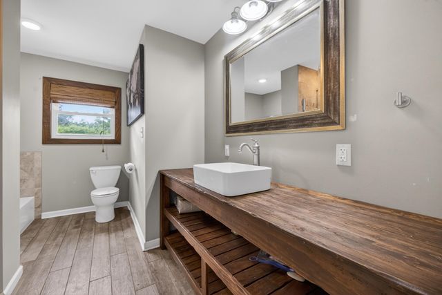 15798 SW Prairie Creek Rd, Rose Hill, KS 67133