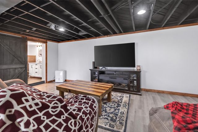 15798 SW Prairie Creek Rd, Rose Hill, KS 67133