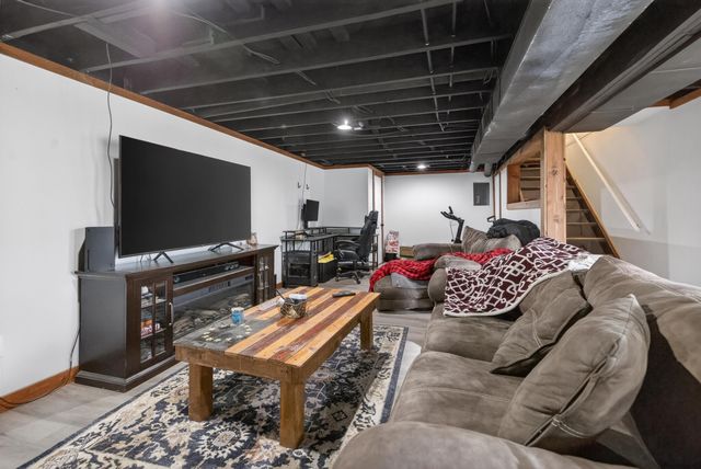 15798 SW Prairie Creek Rd, Rose Hill, KS 67133