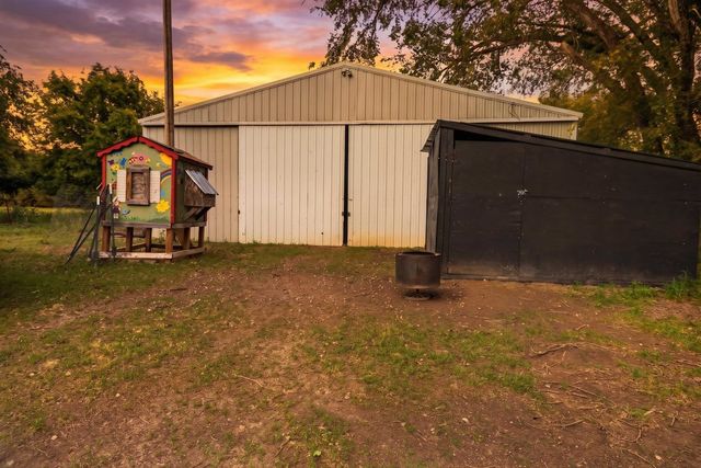 15798 SW Prairie Creek Rd, Rose Hill, KS 67133