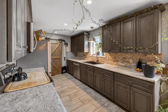 15798 SW Prairie Creek Rd, Rose Hill, KS 67133