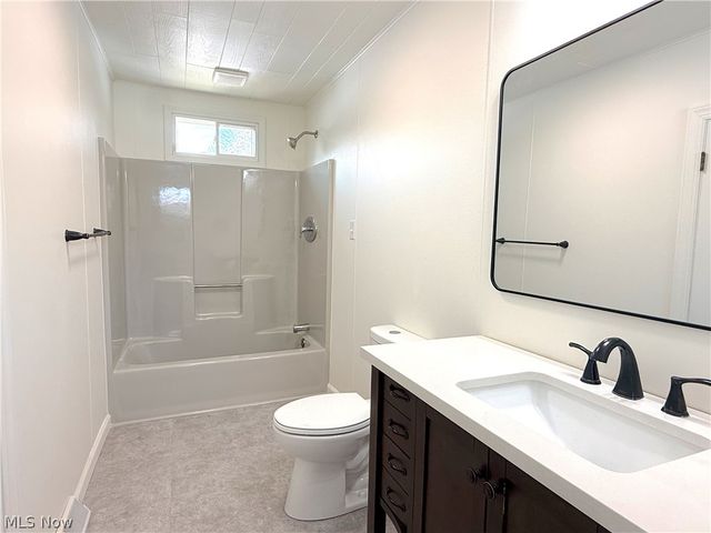 6309 Downs, Champion, OH 44481