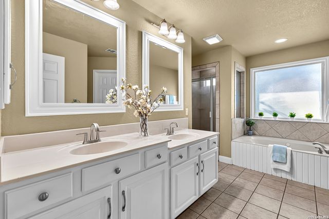 8013 DEVONSHIRE DR, Spring Branch, TX 78070