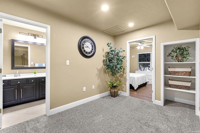 8013 DEVONSHIRE DR, Spring Branch, TX 78070