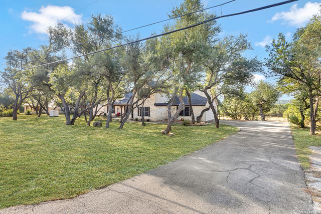 8013 DEVONSHIRE DR, Spring Branch, TX 78070