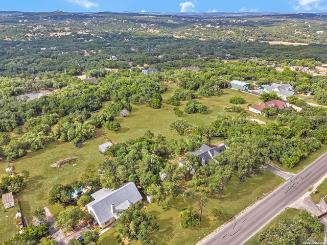 8013 DEVONSHIRE DR, Spring Branch, TX 78070