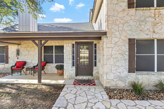 8013 DEVONSHIRE DR, Spring Branch, TX 78070