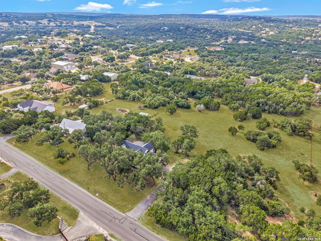 8013 DEVONSHIRE DR, Spring Branch, TX 78070