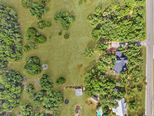 8013 DEVONSHIRE DR, Spring Branch, TX 78070