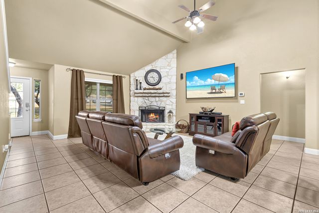 8013 DEVONSHIRE DR, Spring Branch, TX 78070