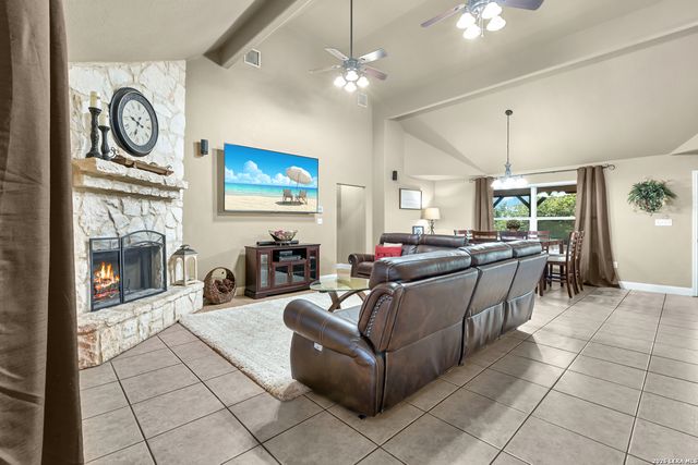 8013 DEVONSHIRE DR, Spring Branch, TX 78070