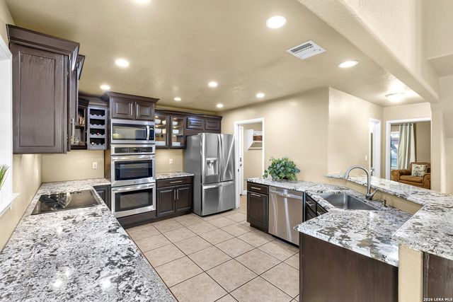 8013 DEVONSHIRE DR, Spring Branch, TX 78070