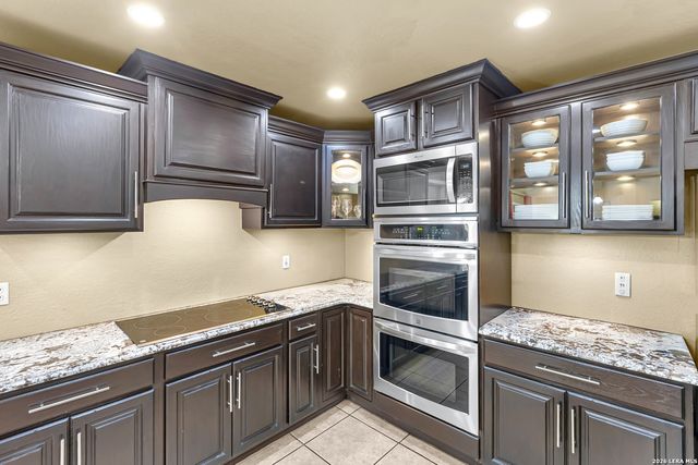 8013 DEVONSHIRE DR, Spring Branch, TX 78070