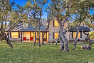 8013 DEVONSHIRE DR, Spring Branch, TX 78070