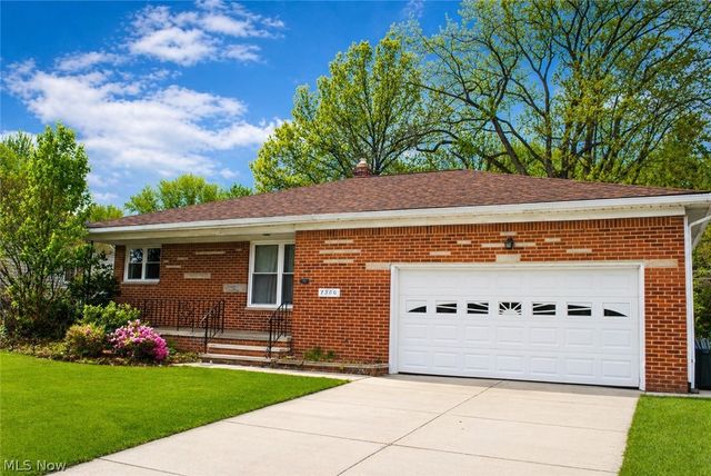 7300 Maplewood Road, Parma, OH 44130
