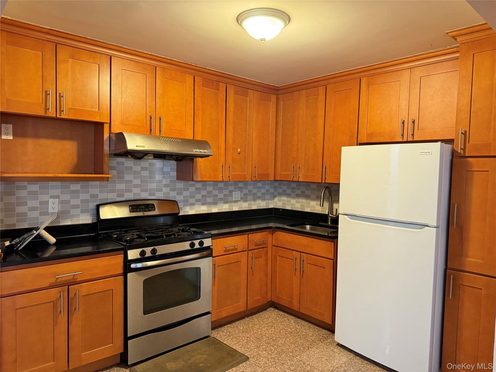 13425 59th Avenue 3 fl, Flushing, NY 11355