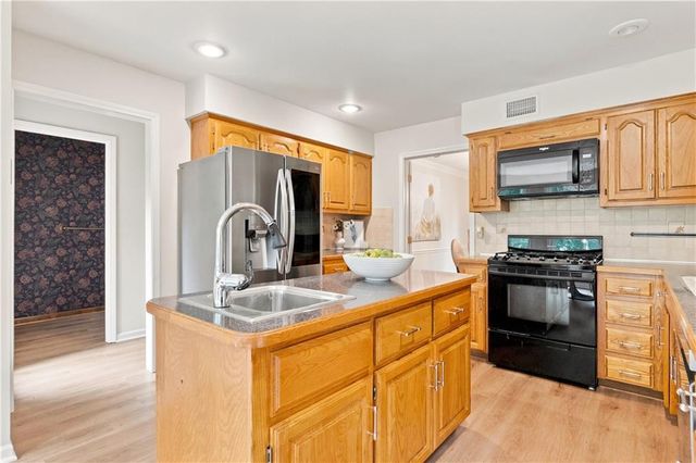 7905 Mullen Road, Lenexa, KS 66215