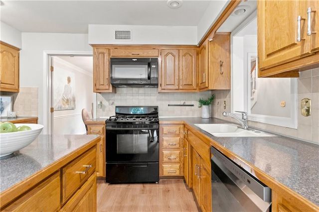 7905 Mullen Road, Lenexa, KS 66215