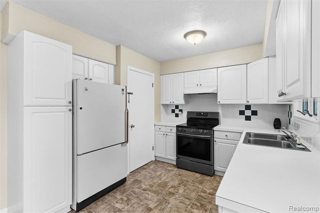 1101 Mohawk Avenue, Flint, MI 48507