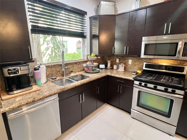 12641 NW 32nd Place 12641, Sunrise, FL 33323