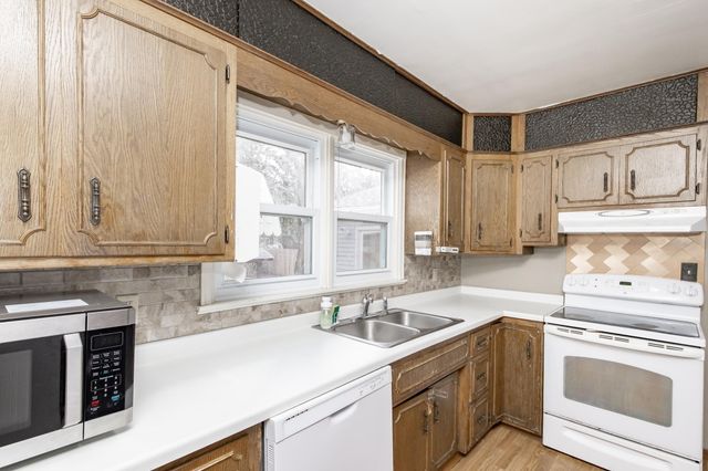 1020 12th Street S, Moorhead, MN 56560