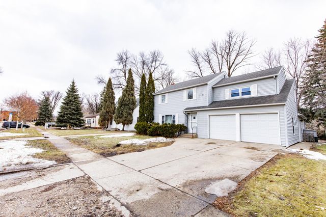 1020 12th Street S, Moorhead, MN 56560