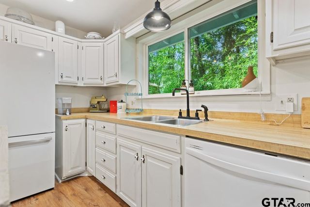 1435 W Hideaway Lane, Lindale, TX 75771