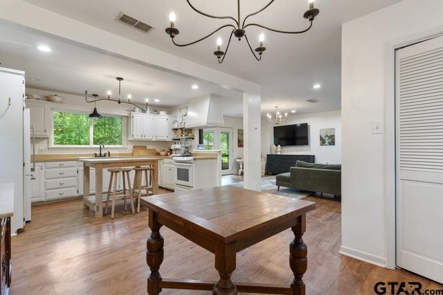 1435 W Hideaway Lane, Lindale, TX 75771