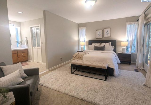 3803 W 40th Pl, Kennewick, WA 99337