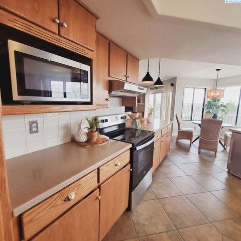 3803 W 40th Pl, Kennewick, WA 99337