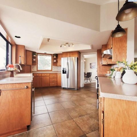 3803 W 40th Pl, Kennewick, WA 99337