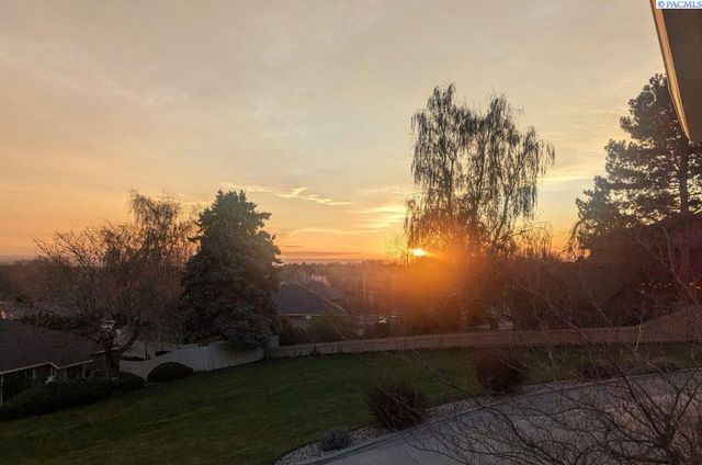 3803 W 40th Pl, Kennewick, WA 99337