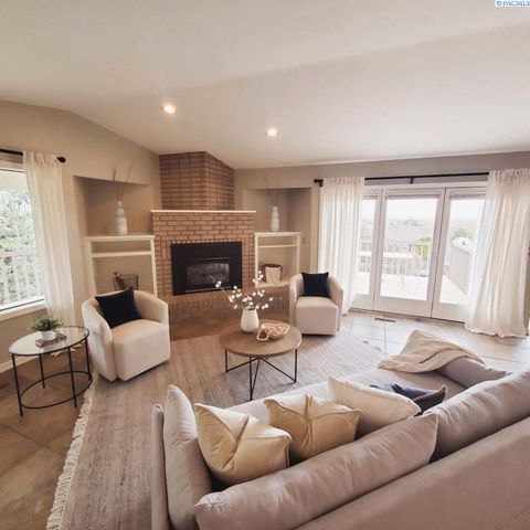 3803 W 40th Pl, Kennewick, WA 99337