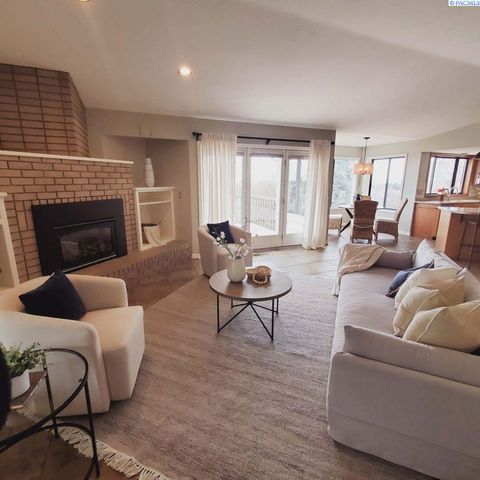 3803 W 40th Pl, Kennewick, WA 99337