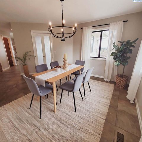 3803 W 40th Pl, Kennewick, WA 99337