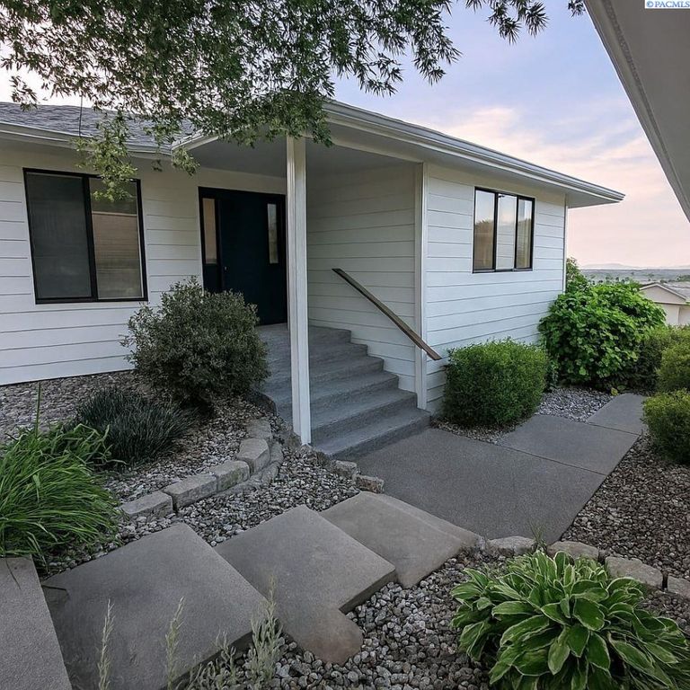 3803 W 40th Pl, Kennewick, WA 99337