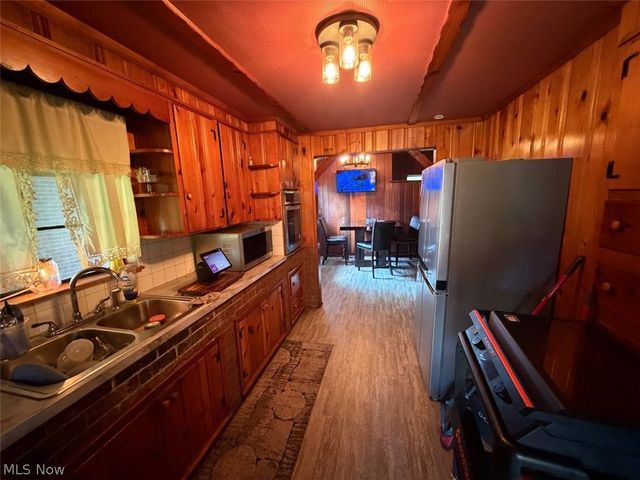 917 21st Street NE, Canton, OH 44714